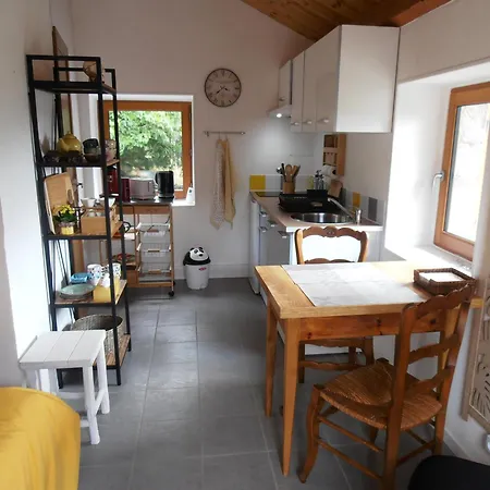 Holiday home Gite Les Mesanges Le Pertuis